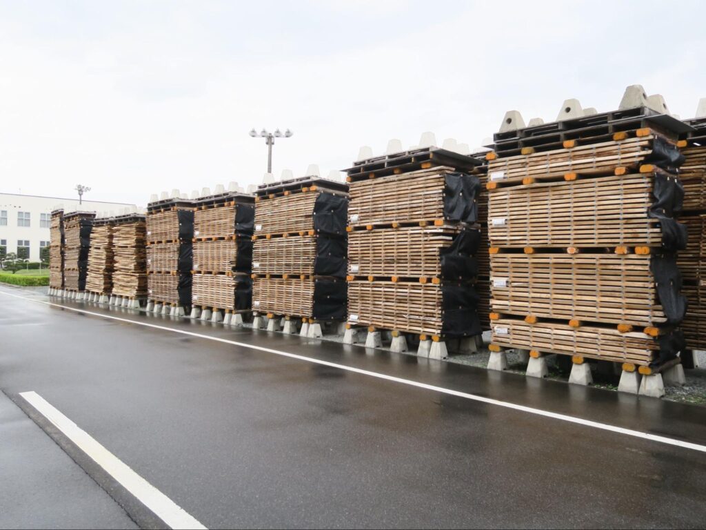 自然乾燥中の国産材